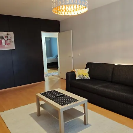 Peaceful And Spacious With Free Parking 凯米