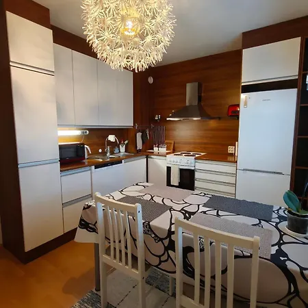 Peaceful And Spacious With Free Parking 아파트 케미