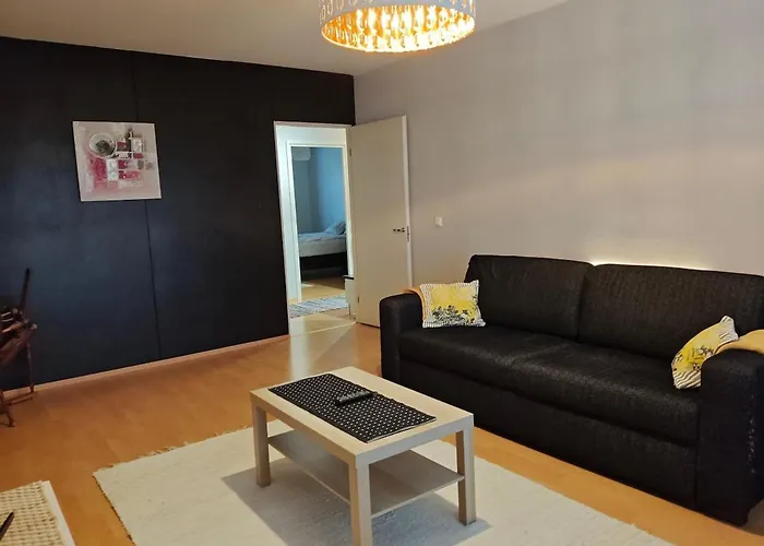 Peaceful And Spacious With Free Parking 凯米