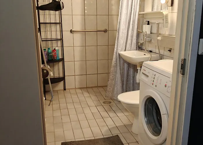 Peaceful And Spacious With Free Parking 凯米